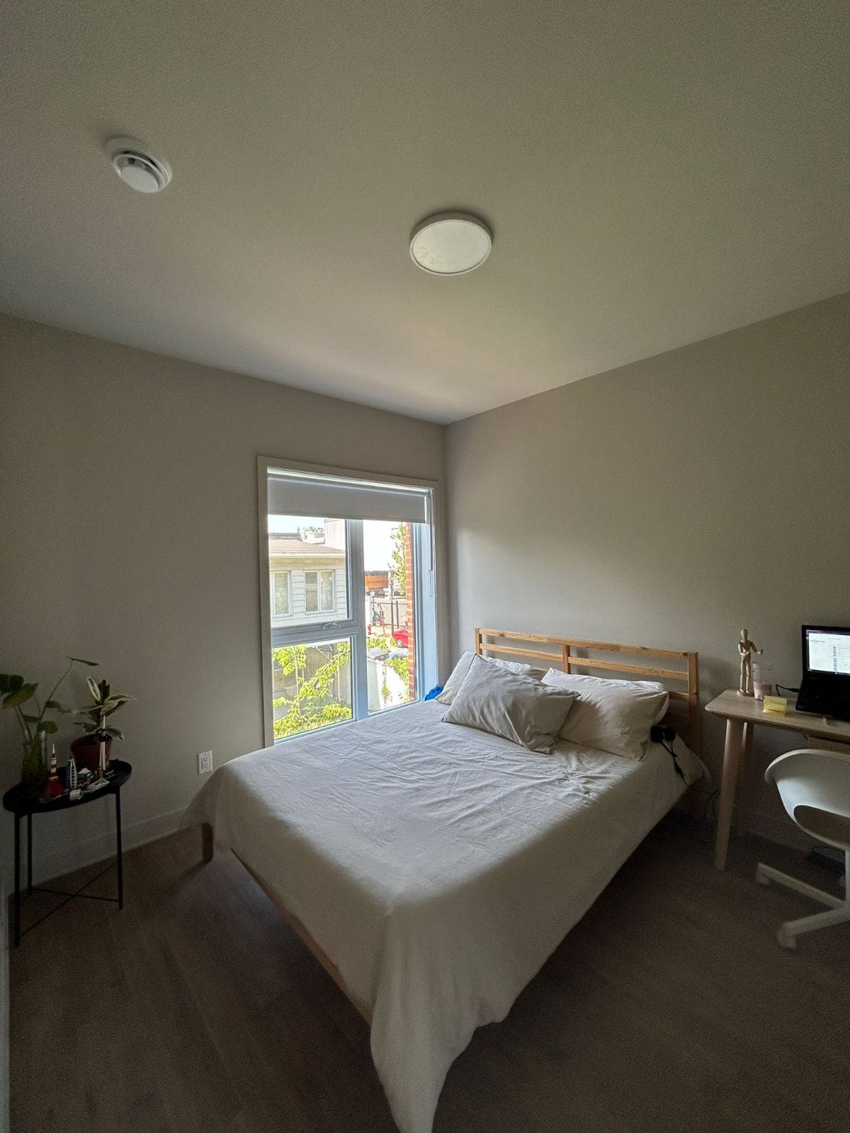 3 ½ - chambre lumineuse avec espace bureau